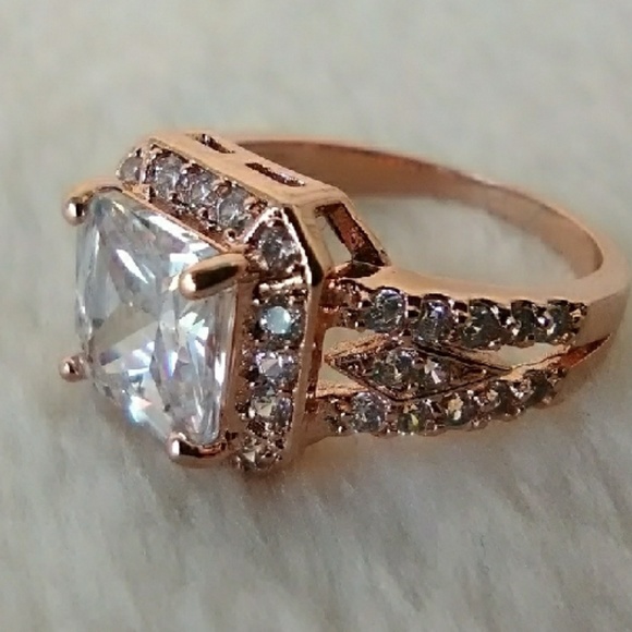 Sale! Size 6 rose gold or yellow gold sim diamond - Picture 4 of 8